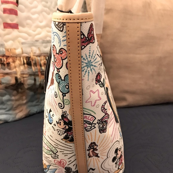D&B Disney Sketch Shopper Tote NWT!! 🥰 - Picture 3 of 6
